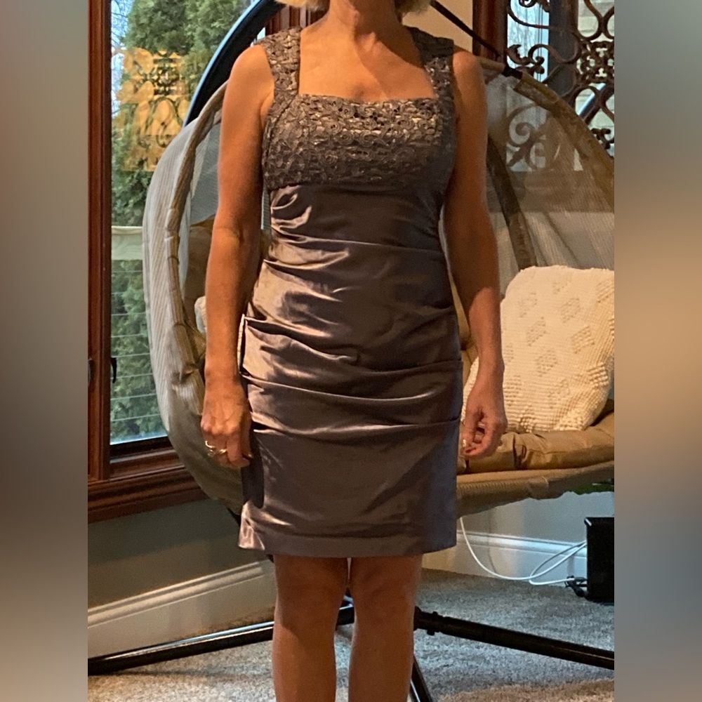 Stunning Hailey Adrianna Papell cocktail dress. NWT.